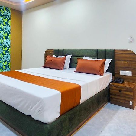אחמדאבאד Hotel Nova Blue מראה חיצוני תמונה