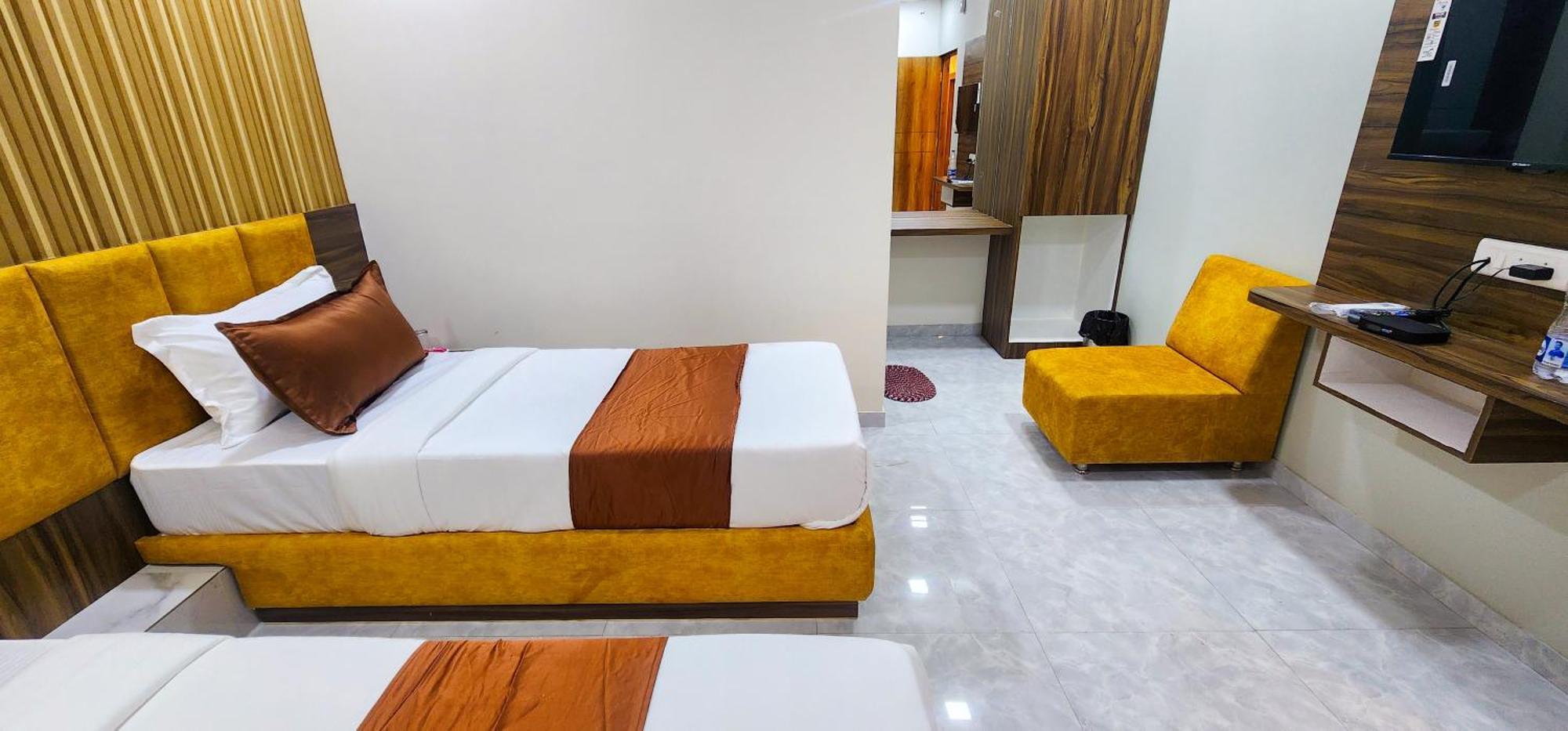 אחמדאבאד Hotel Nova Blue מראה חיצוני תמונה