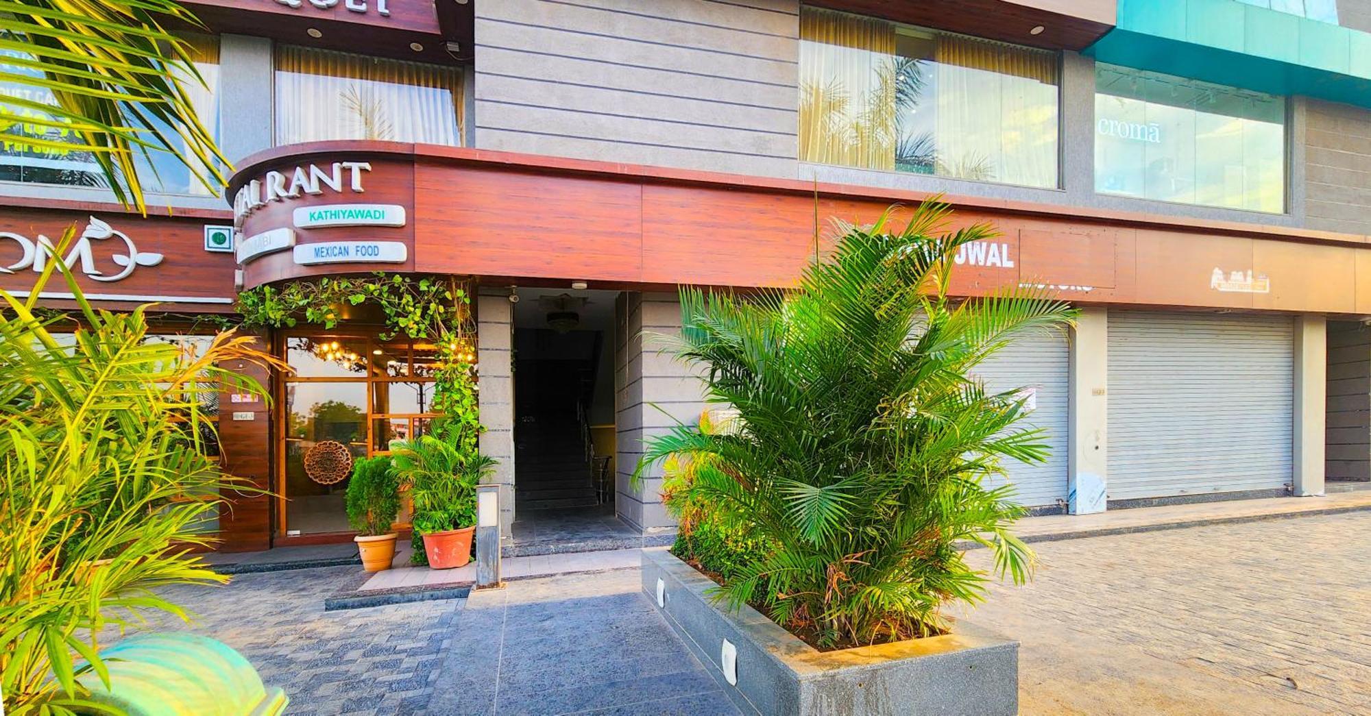 אחמדאבאד Hotel Nova Blue מראה חיצוני תמונה