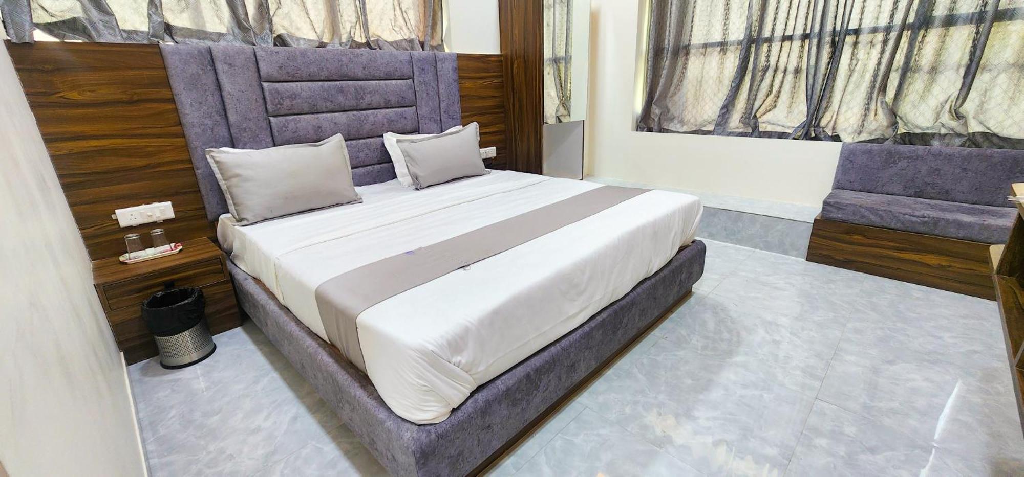 אחמדאבאד Hotel Nova Blue מראה חיצוני תמונה