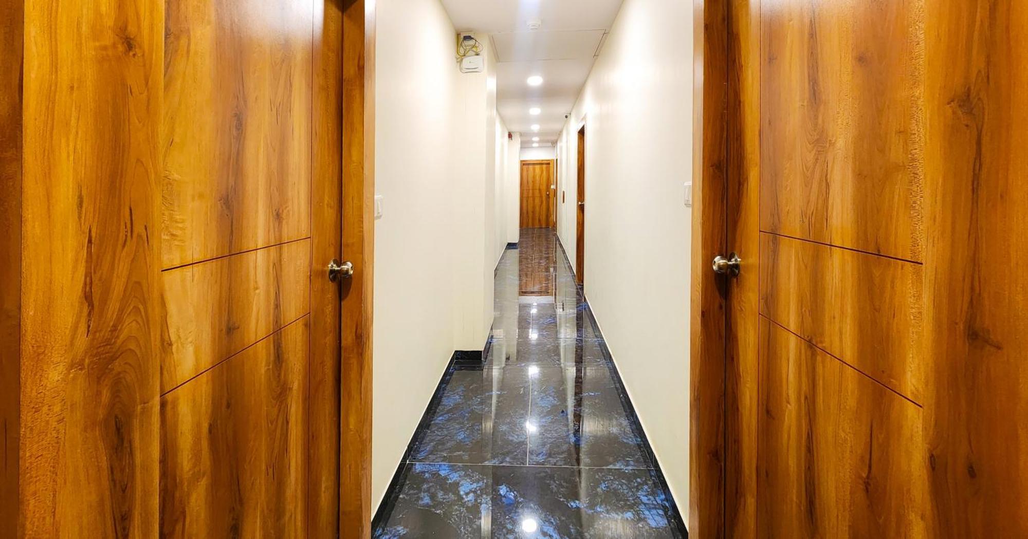 אחמדאבאד Hotel Nova Blue מראה חיצוני תמונה