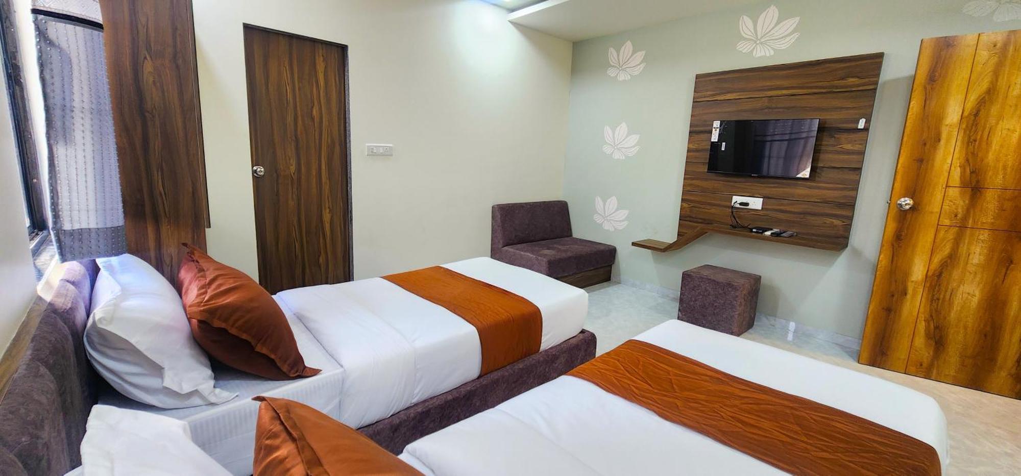 אחמדאבאד Hotel Nova Blue מראה חיצוני תמונה