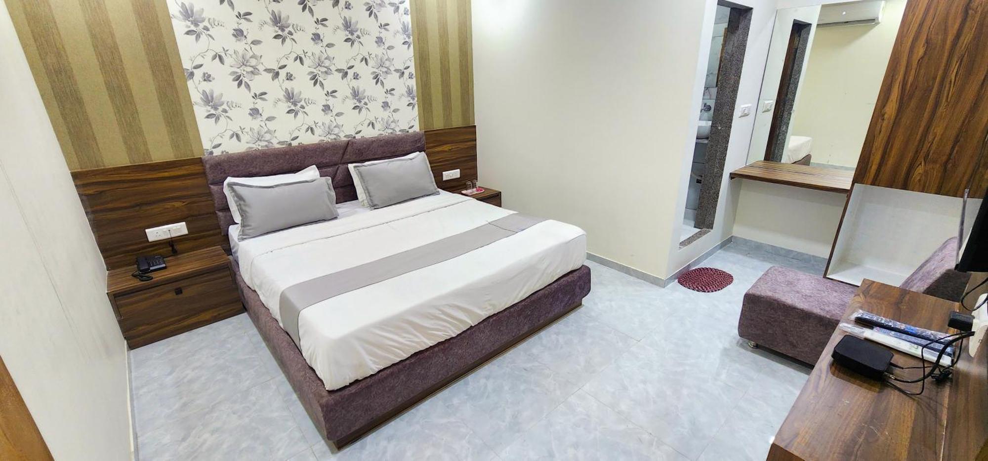 אחמדאבאד Hotel Nova Blue מראה חיצוני תמונה
