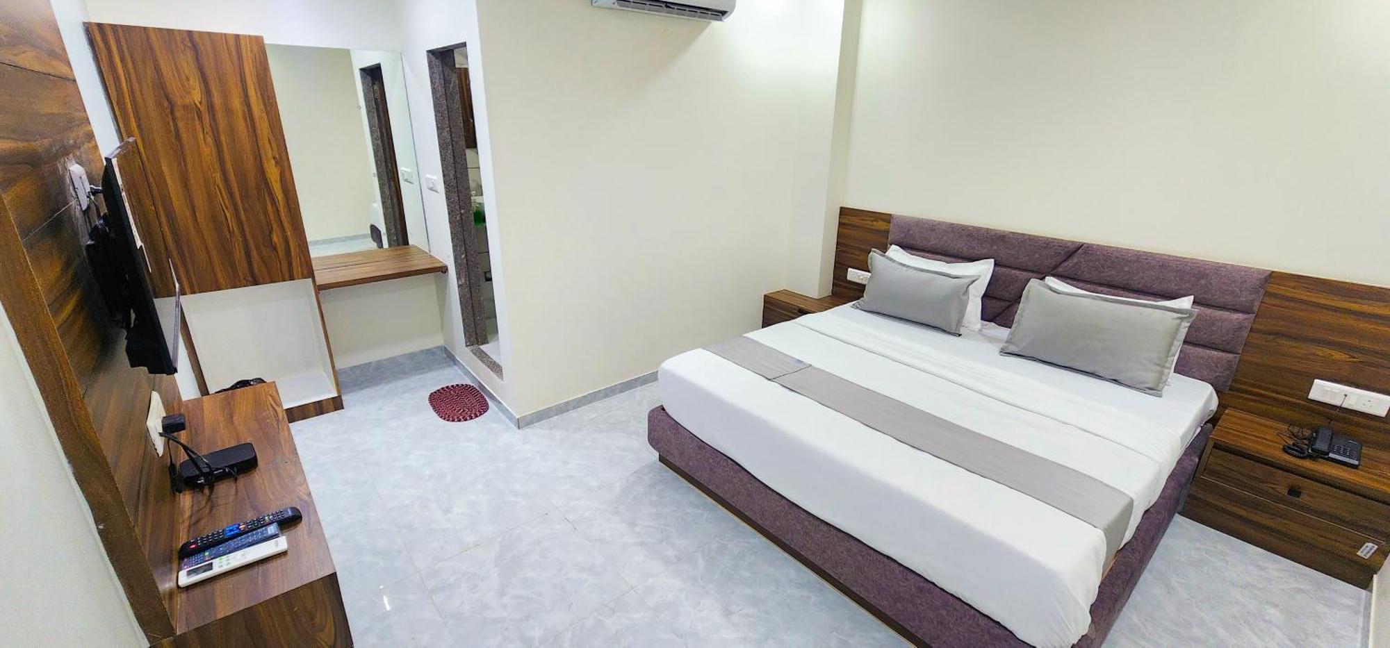 אחמדאבאד Hotel Nova Blue מראה חיצוני תמונה