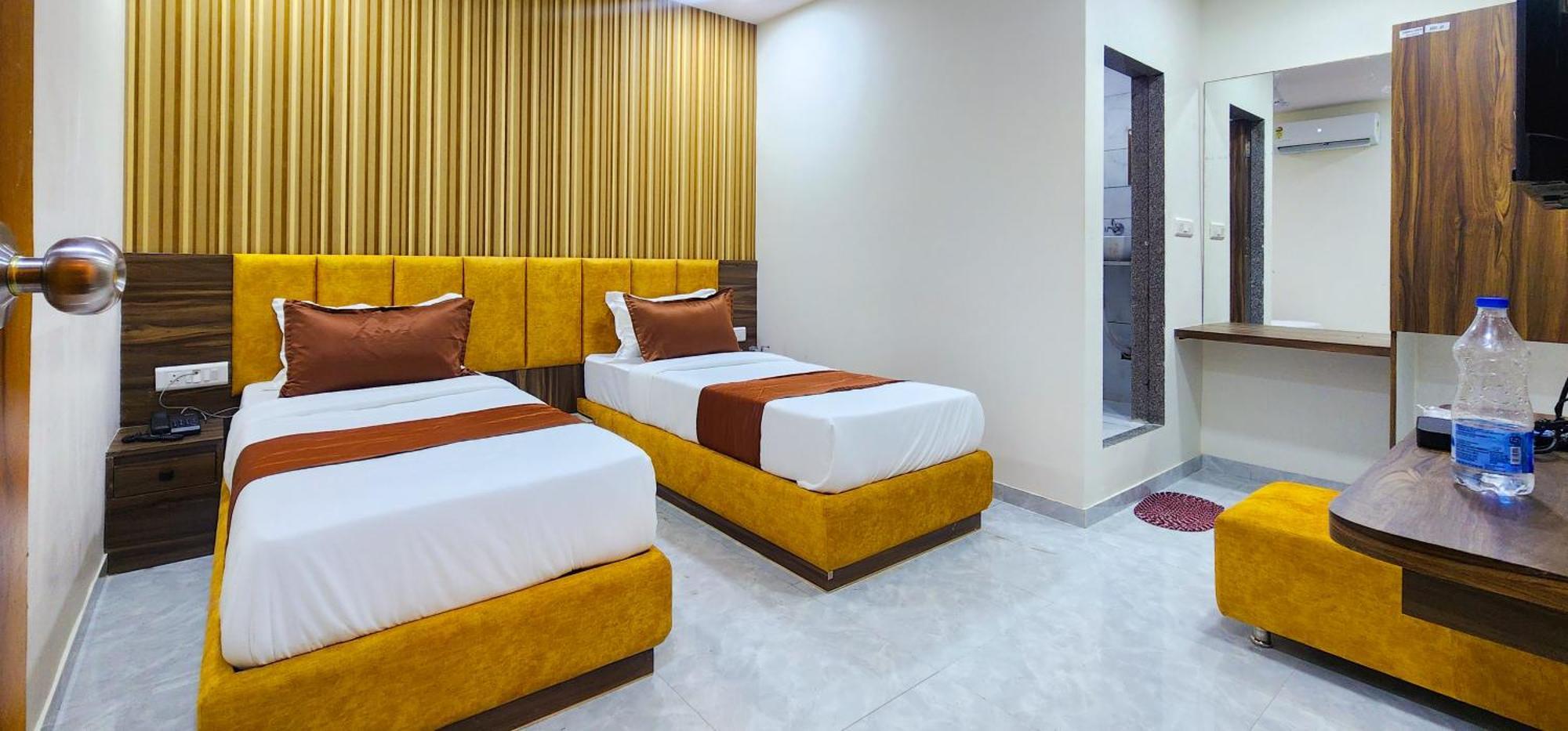 אחמדאבאד Hotel Nova Blue מראה חיצוני תמונה