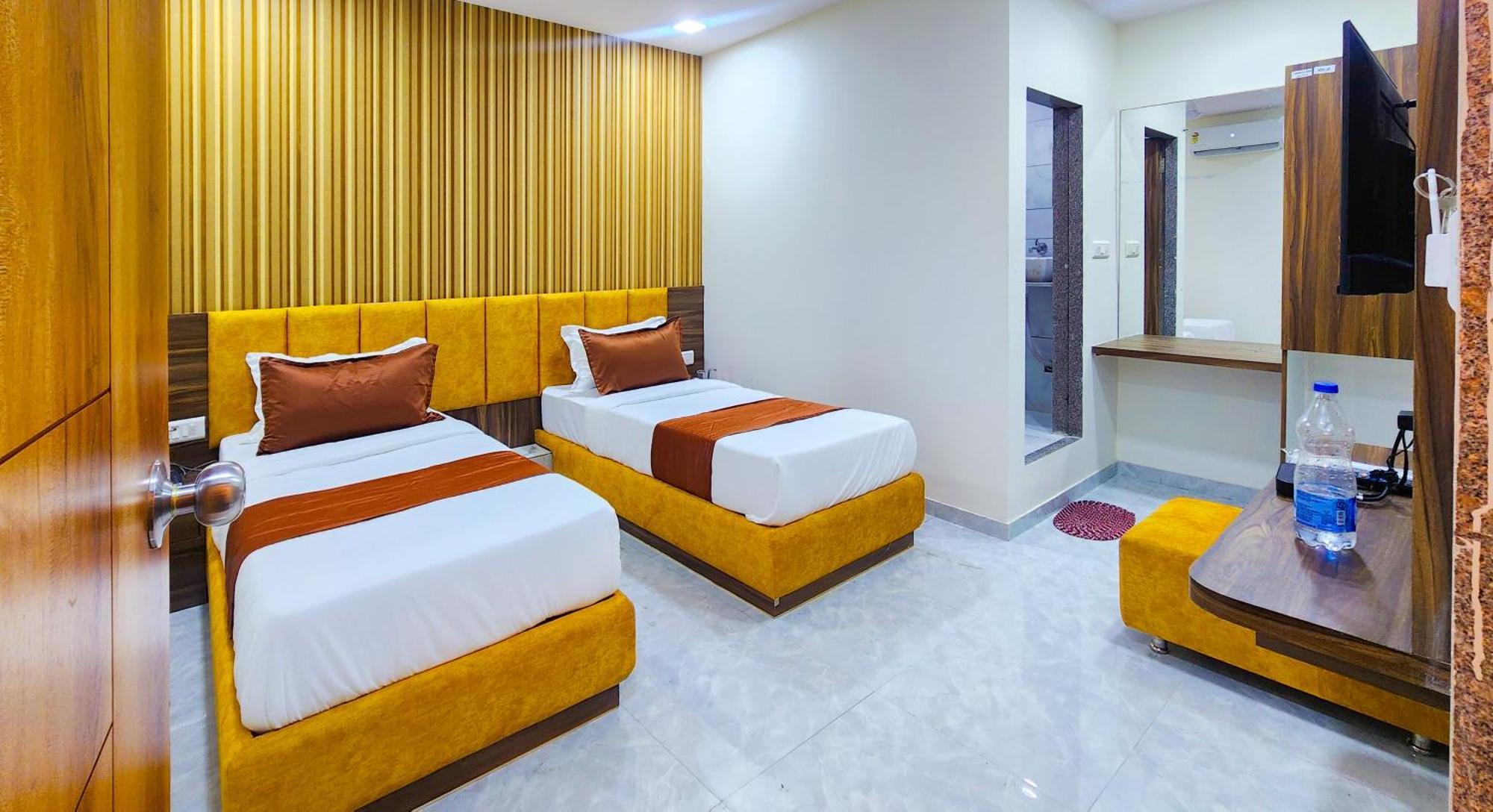 אחמדאבאד Hotel Nova Blue מראה חיצוני תמונה