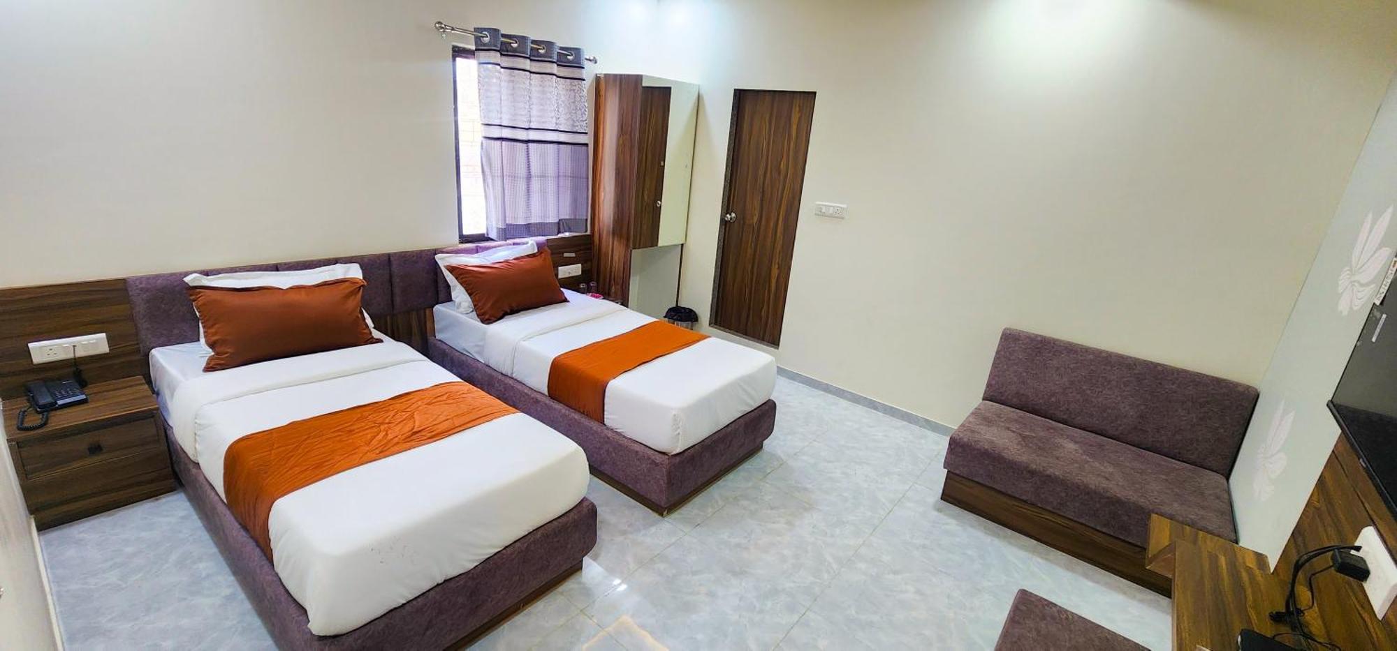 אחמדאבאד Hotel Nova Blue מראה חיצוני תמונה
