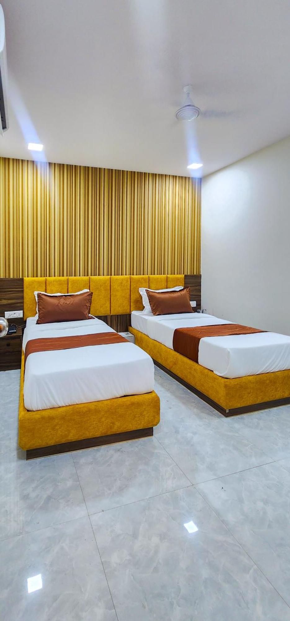 אחמדאבאד Hotel Nova Blue מראה חיצוני תמונה