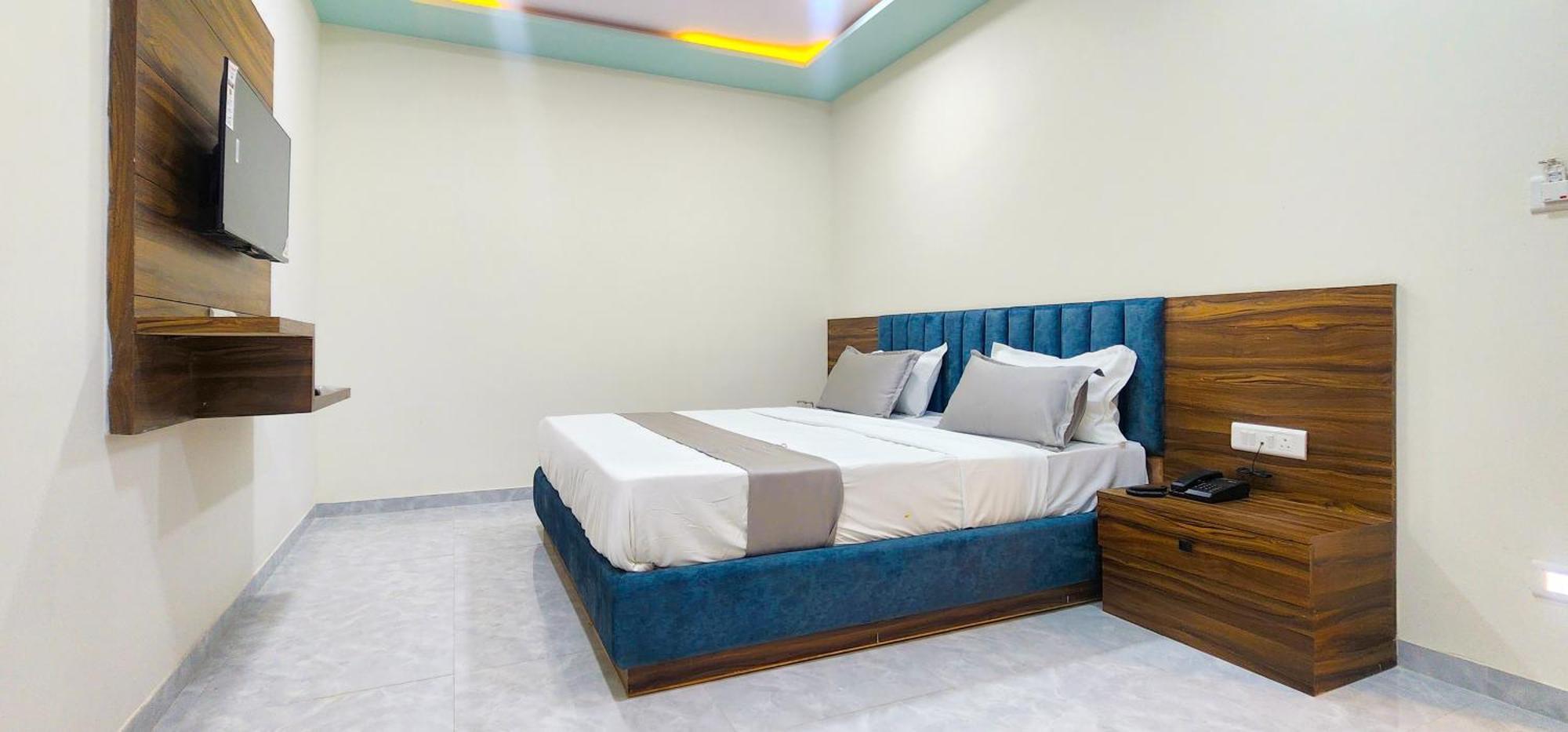 אחמדאבאד Hotel Nova Blue מראה חיצוני תמונה