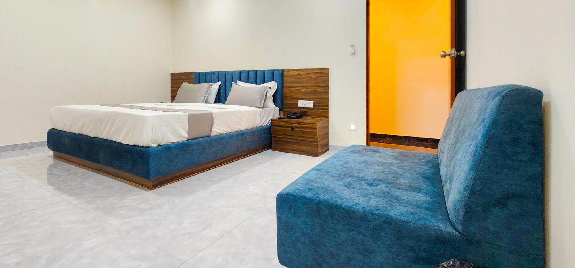 אחמדאבאד Hotel Nova Blue מראה חיצוני תמונה