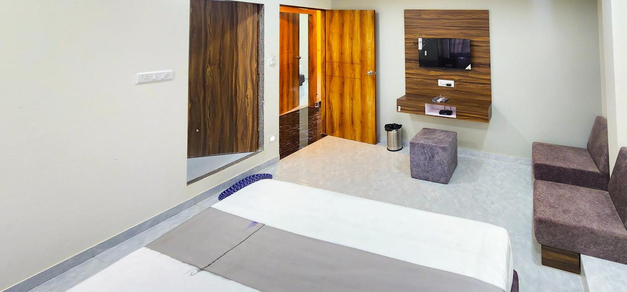 אחמדאבאד Hotel Nova Blue מראה חיצוני תמונה