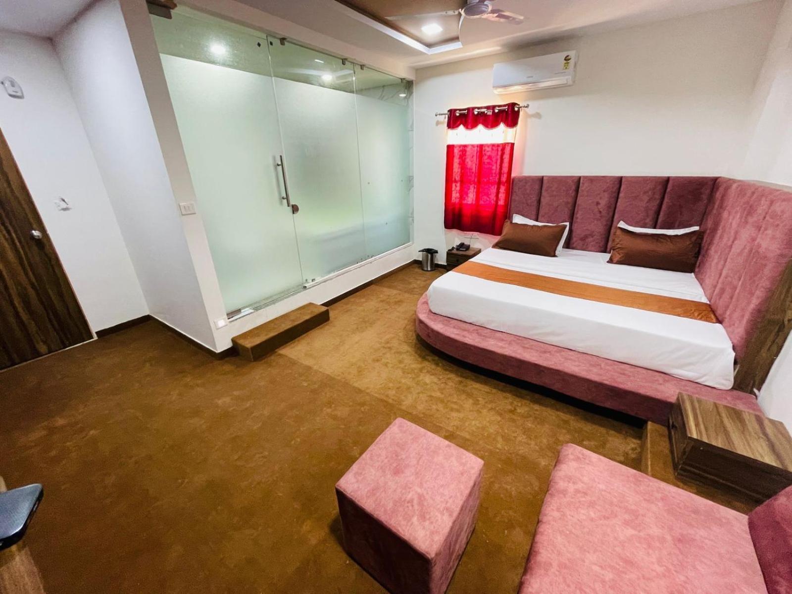 אחמדאבאד Hotel Nova Blue מראה חיצוני תמונה