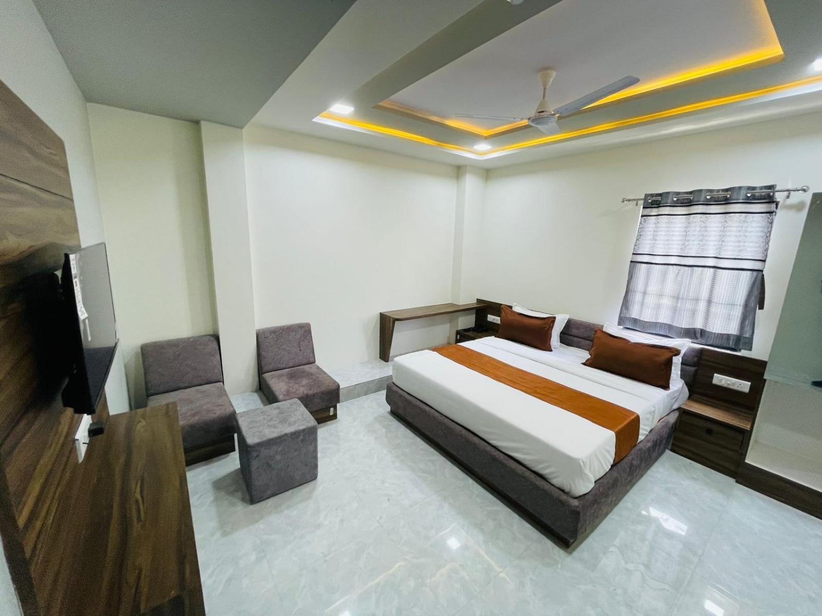 אחמדאבאד Hotel Nova Blue מראה חיצוני תמונה