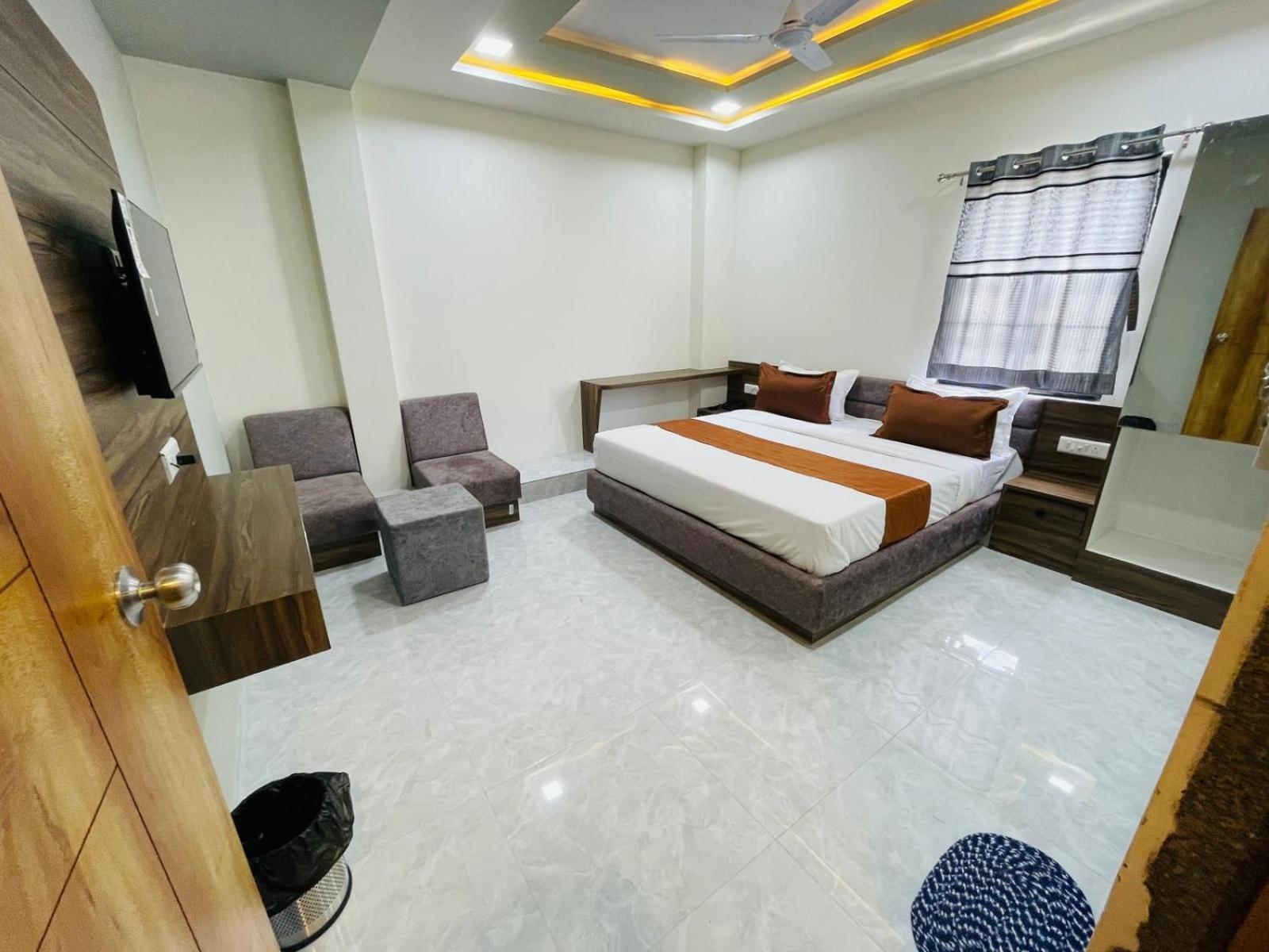 אחמדאבאד Hotel Nova Blue מראה חיצוני תמונה