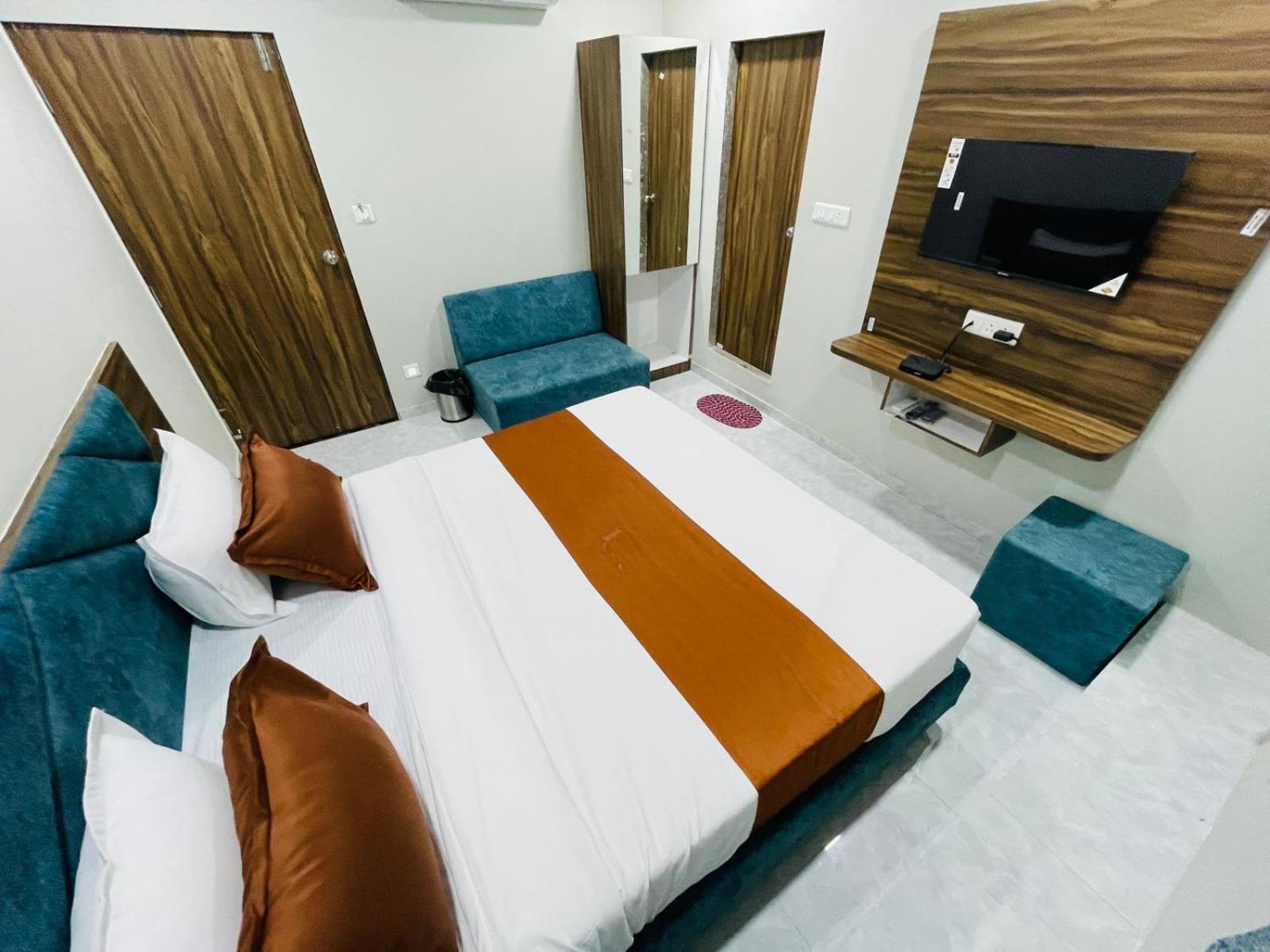 אחמדאבאד Hotel Nova Blue מראה חיצוני תמונה