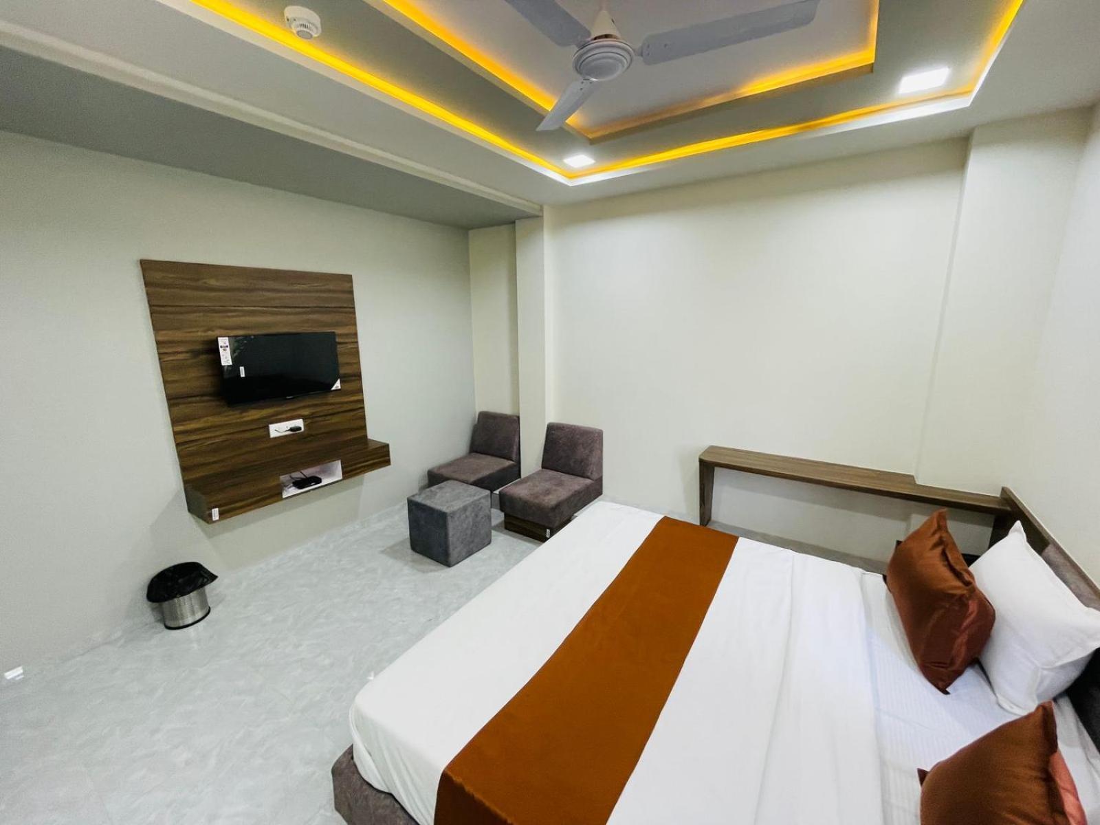 אחמדאבאד Hotel Nova Blue מראה חיצוני תמונה