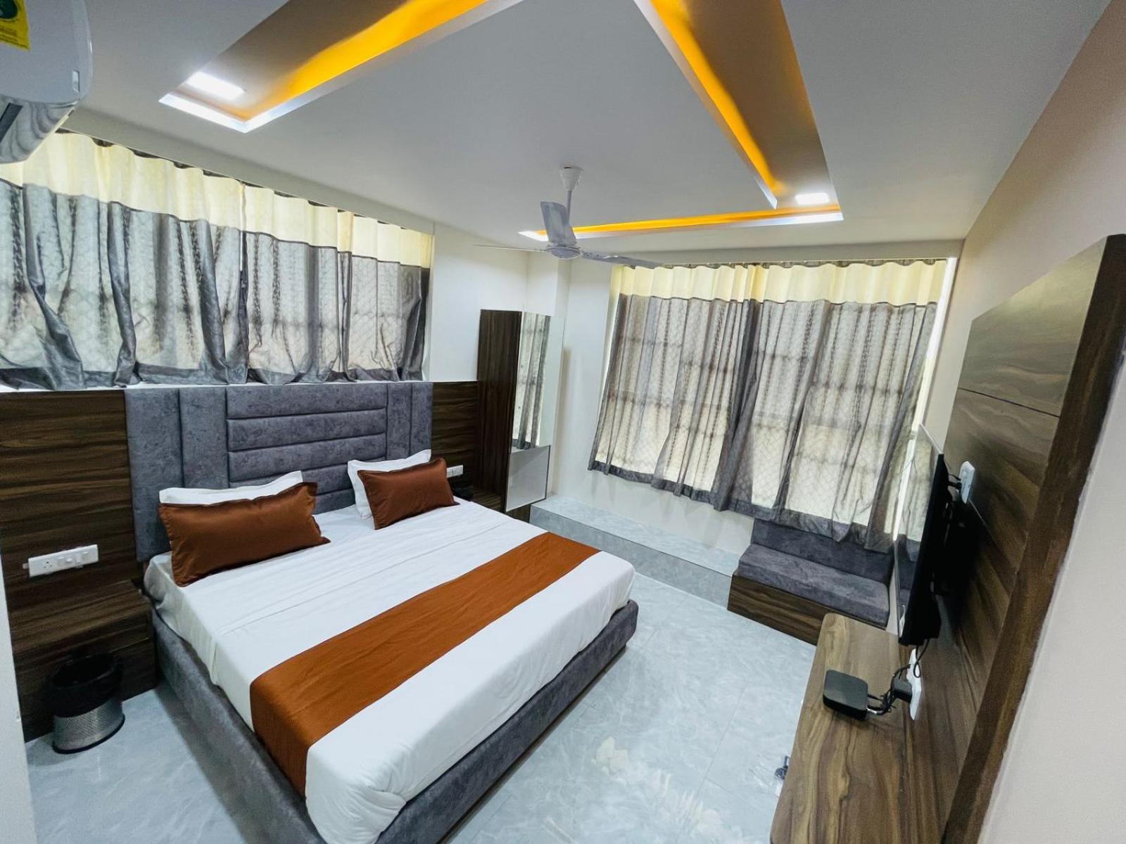 אחמדאבאד Hotel Nova Blue מראה חיצוני תמונה